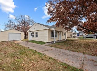 3630 Oakland Rd NE, Cedar Rapids, IA 52402