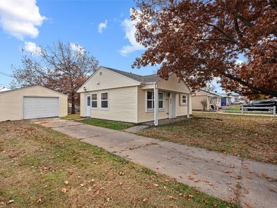 3630 Oakland Rd NE, Cedar Rapids, IA, 52402