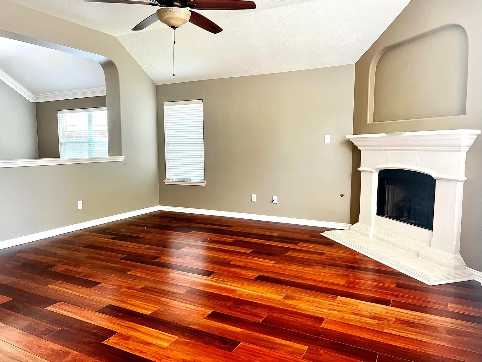 3 bed, 2.0 bath, 1908 sqft, $2,325 — Photo 2