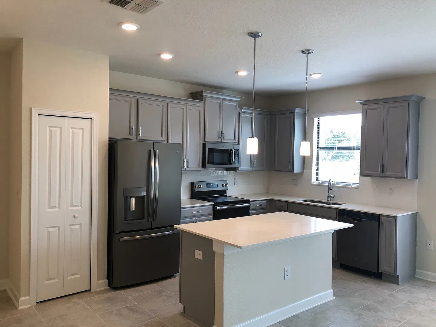 Champions Gate 3 bed 2.5 bath Town home 12 Month Rental — Photo 3