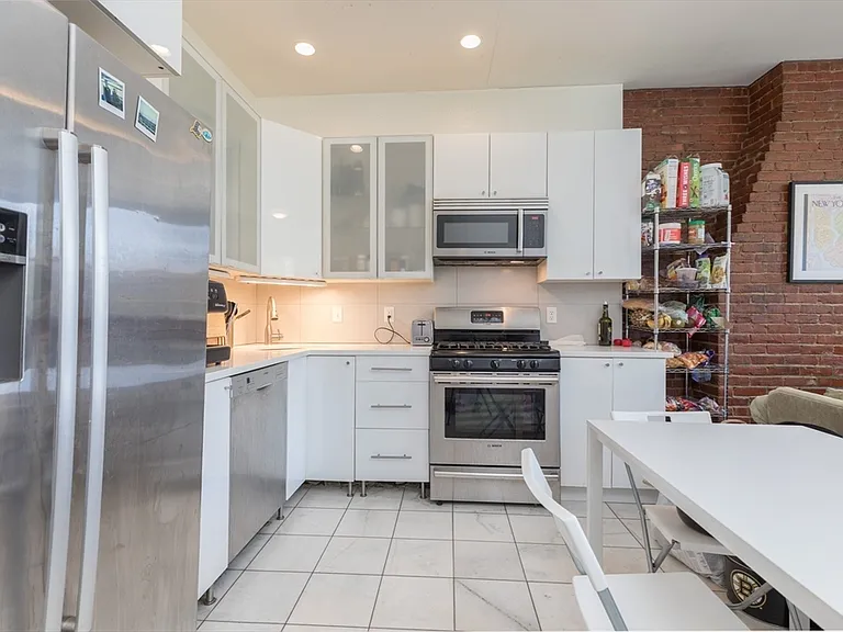 1662 Washington St #4 — Photo 7
