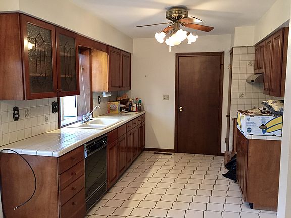 5th image of 8 Windsor Ct