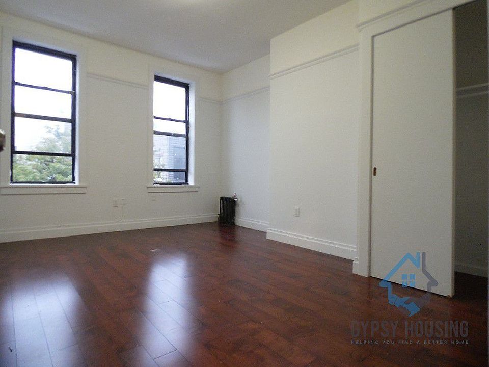 1st image of 290 Harman St #3