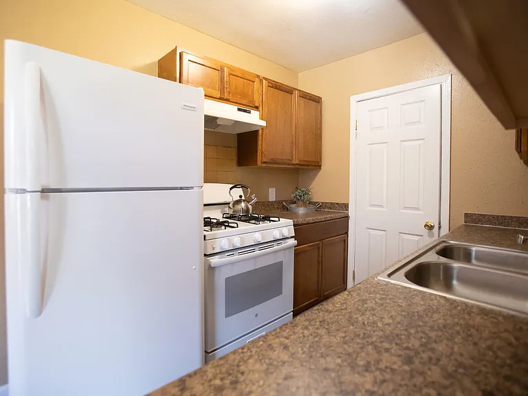 St. Charles Place Apartments — Photo 32