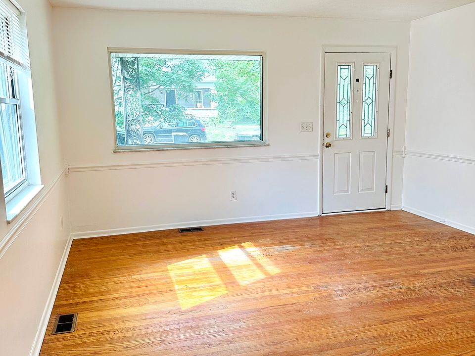 1st image of 1119 W 8th St