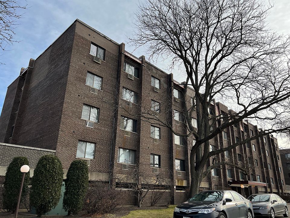 2nd image of 4623 N Chester Ave Unit 406