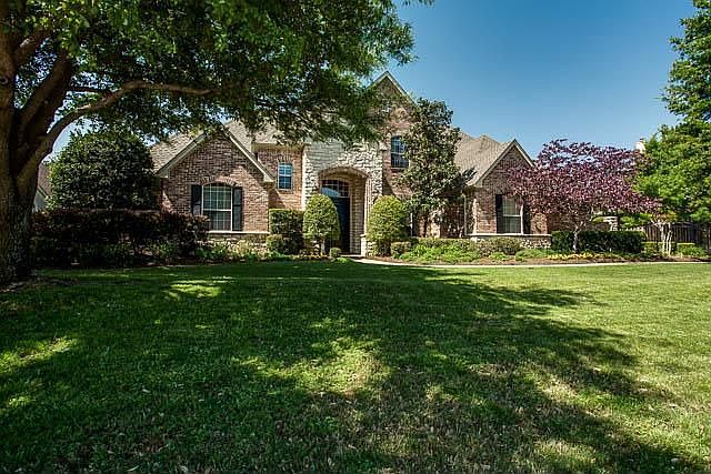 1st image of 802 Parkdale Dr