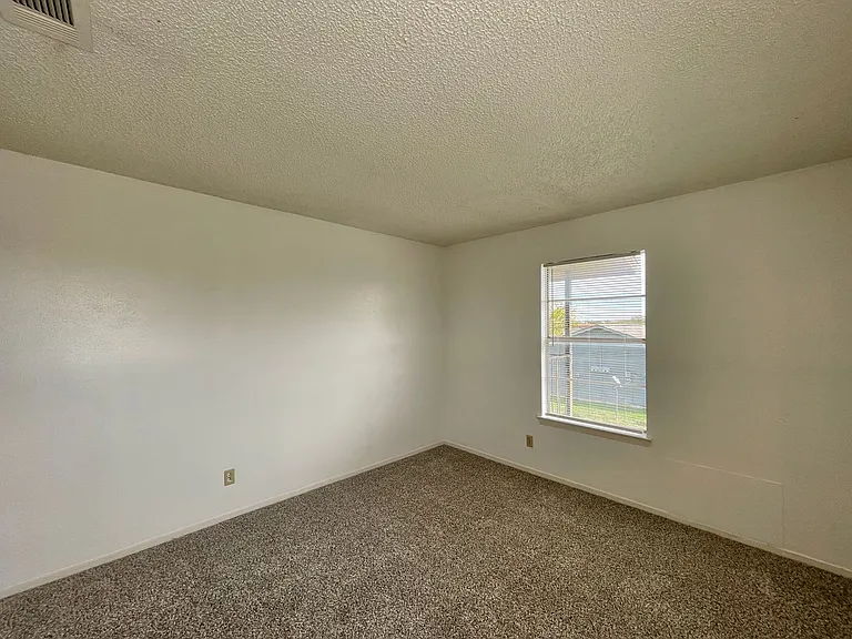 1304 Quail Cir — Photo 31