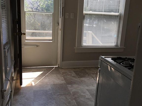 4th image of 1425 1/2 Kossuth St
