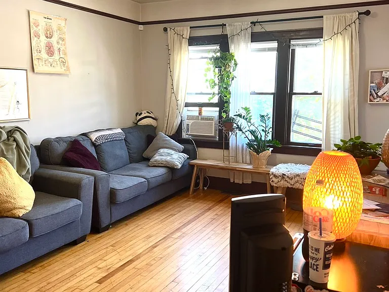 715 E Wright St — Photo 6