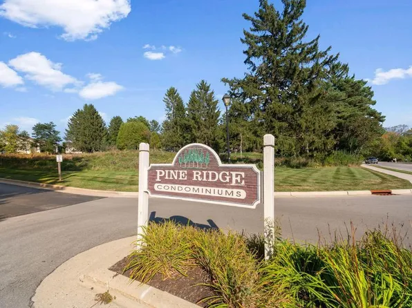 2112 Pine Ridge COURT #F, Grafton, WI 53024