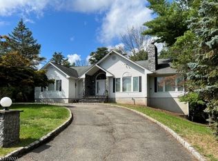 8 Cherokee Trl, Florham Park, NJ 07932