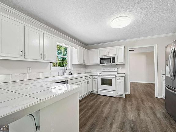 2nd image of 3753 River North Dr