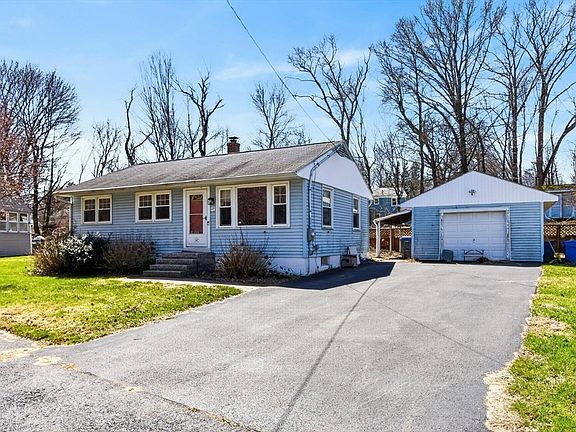 2nd image of 27 Robin Rd