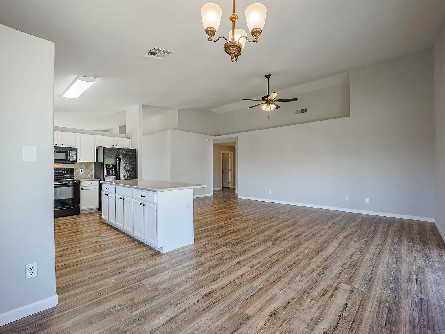 4 bed, 1840 sqft, $2,295 — Photo 3