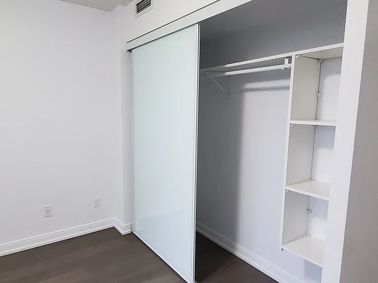 255 Village Green Sq #707 — Photo 12