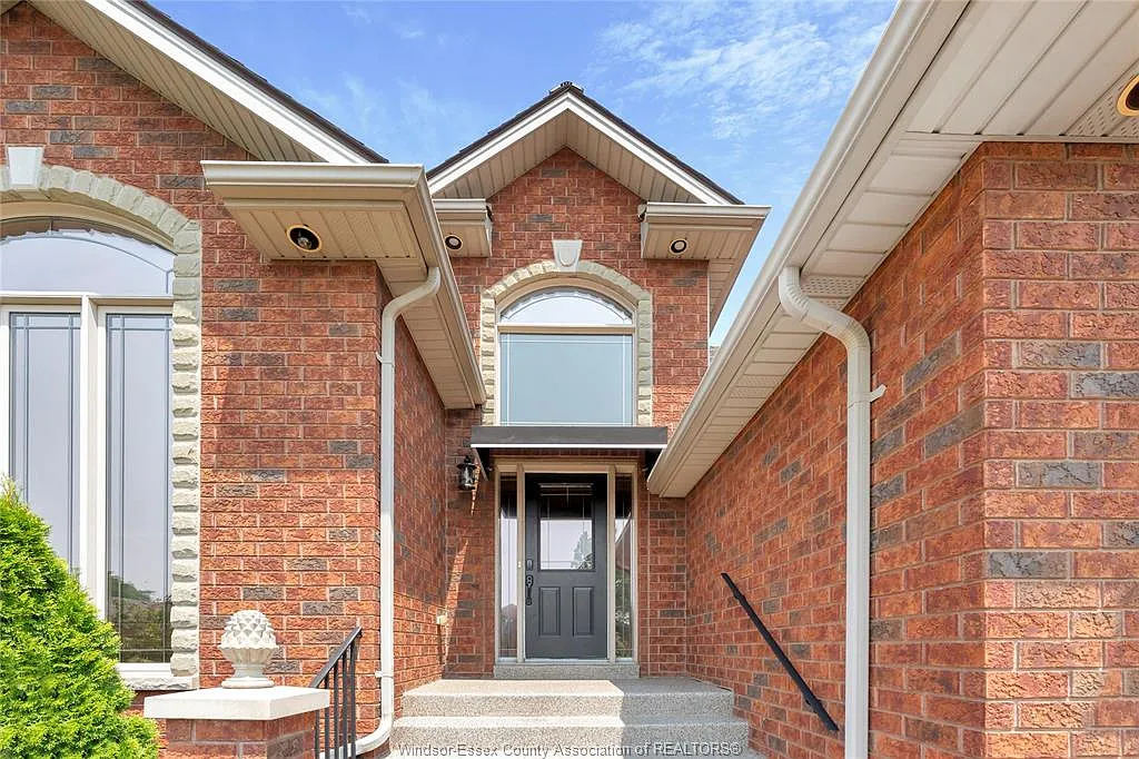 3 bed, $2,600 — Photo 2
