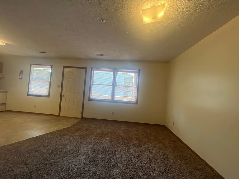 2858 University Ave — Photo 36