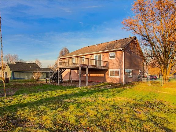 5th image of 202 N Texas St