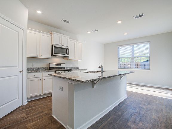 5th image of 827 Kirby Ct