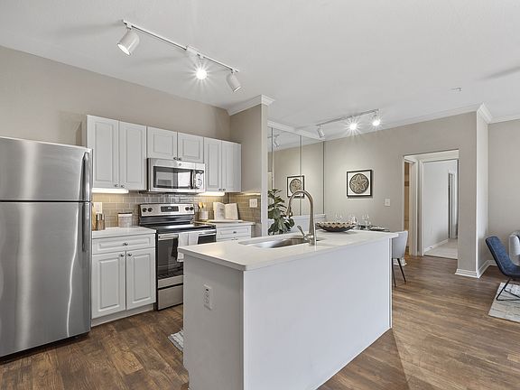 2nd image of 7902 N Macarthur Blvd #71044