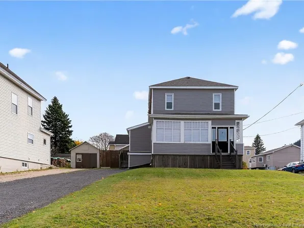 16 Duke St, Campbellton, NB E3N 2K2