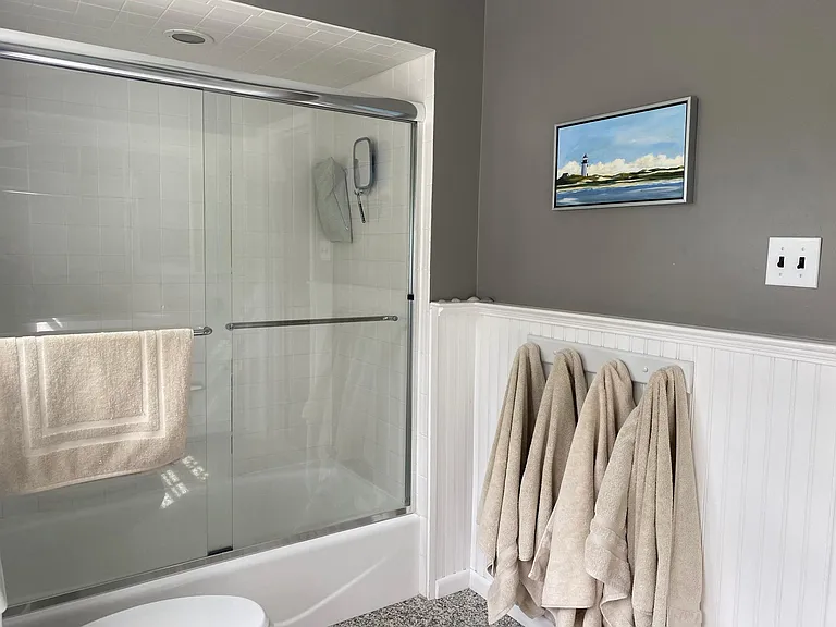 main bathroom 1