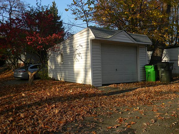 3rd image of 19991 Green Oak Dr