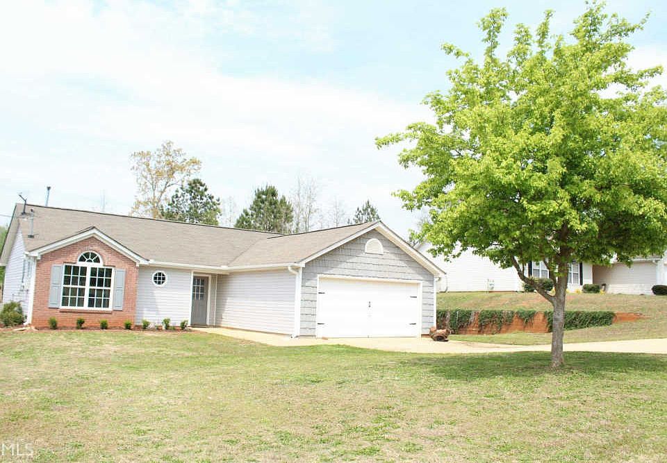 1st image of 8 Lexington Dr