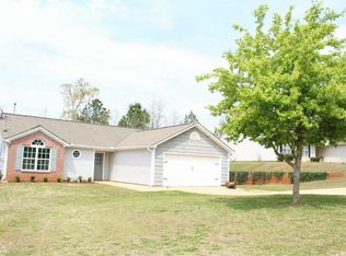 8 Lexington Dr, Grantville, GA 30220