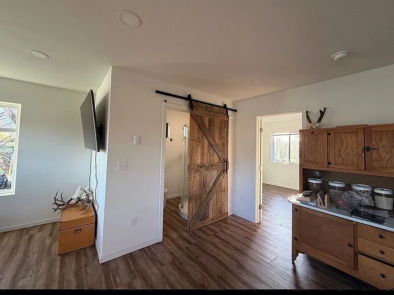 207 Fabrick St #B — Photo 4
