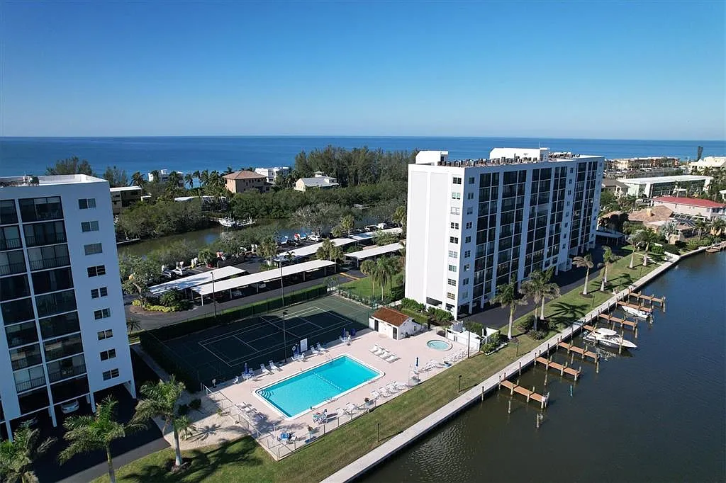 2 bed, 2.0 bath, 1029 sqft, $6,500 — Photo 2