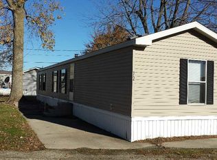 72 Woodlake Blvd, Millbury, OH 43447