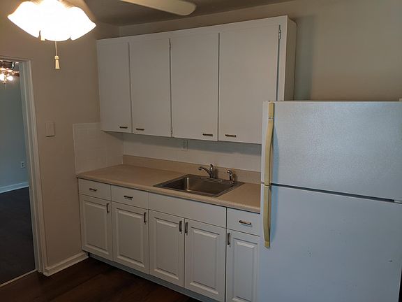 4th image of 418 Simmons Ave