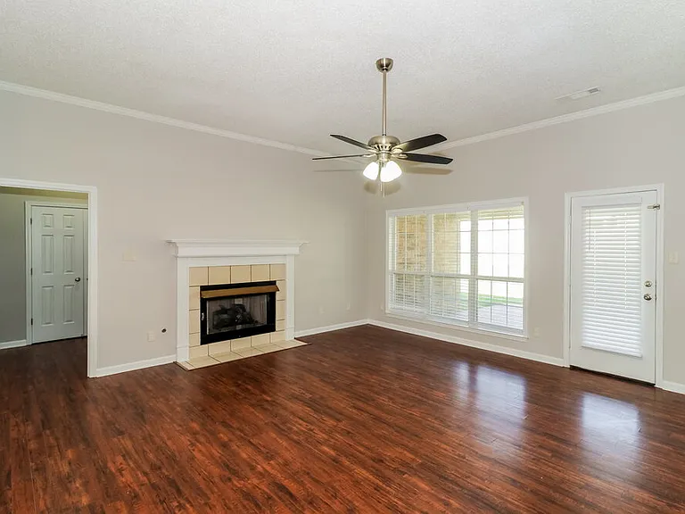 288 Mayhurst Ln — Photo 5
