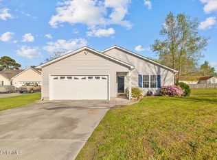 108 Villa Park Dr, Hubert, NC 28539