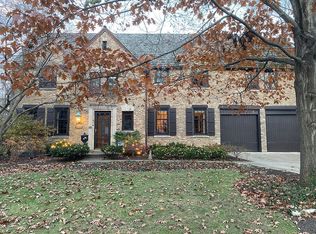 2423 Lincolnwood Dr, Evanston, IL 60201