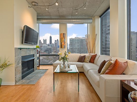3rd image of 700 N Larrabee St #1309