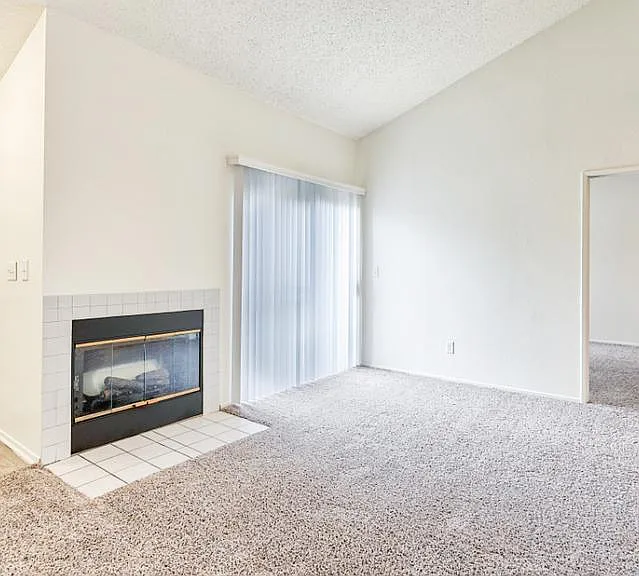 La Sierra Apartments — Photo 24