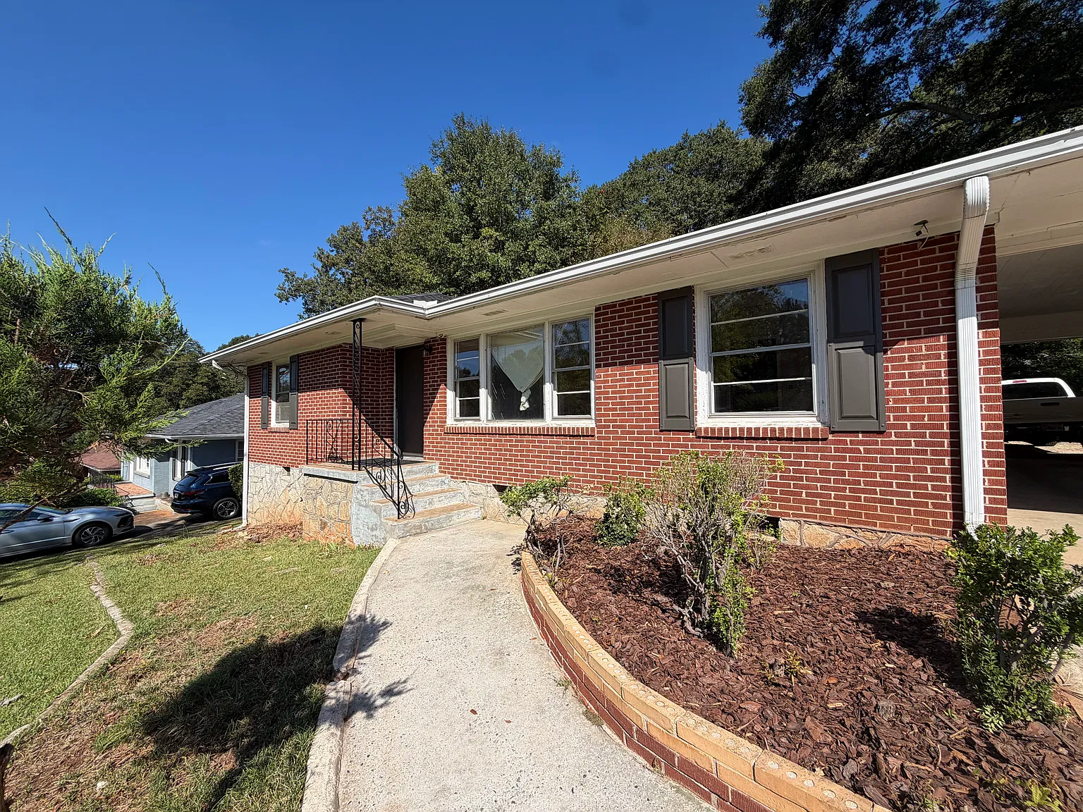 2031 Montrose Dr — Photo 1
