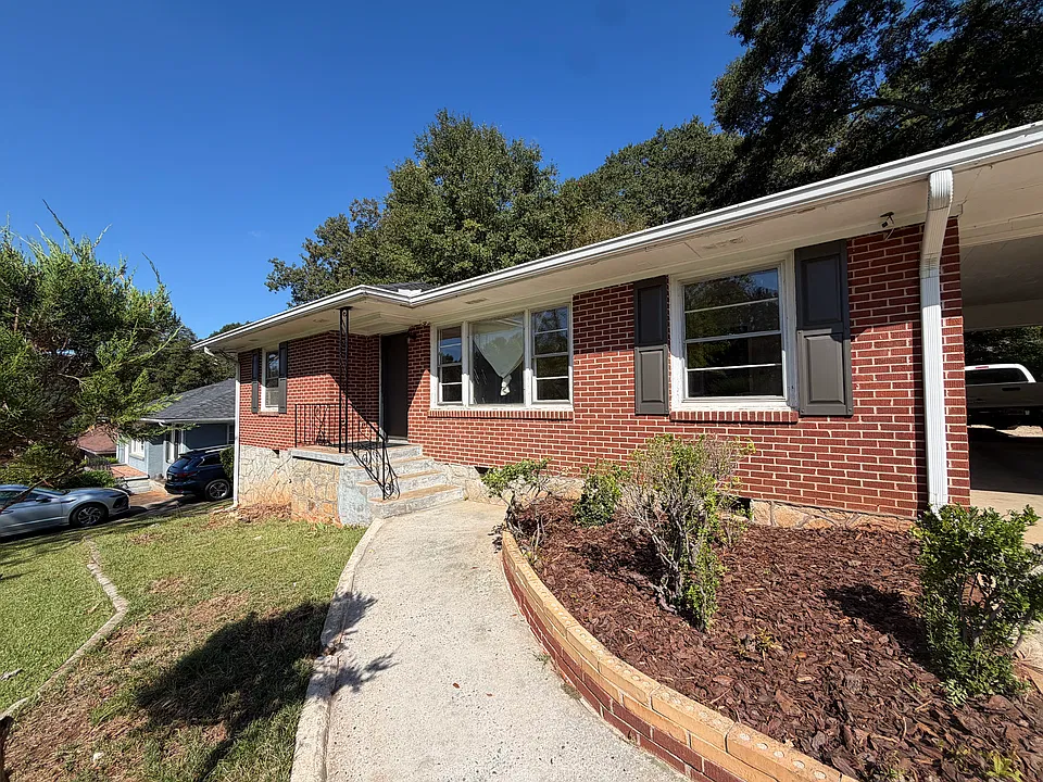 2031 Montrose Dr