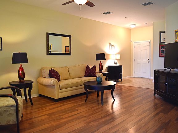 3rd image of 1346 Priory Cir