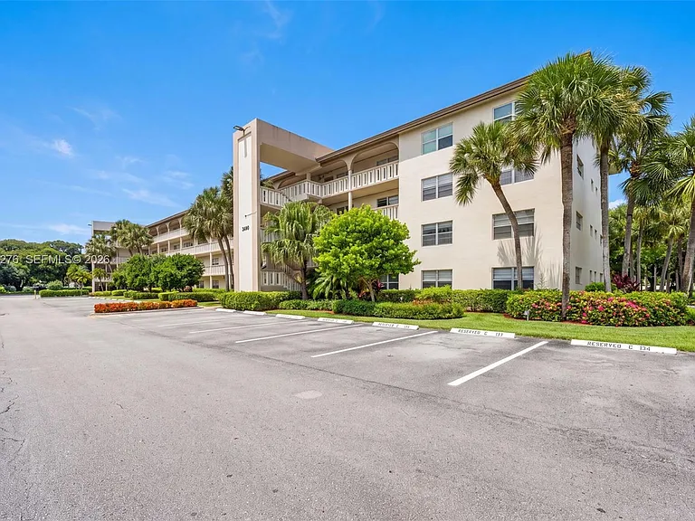 2404 Antigua Cir #M2 — Photo 4