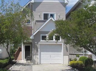 9713 Winchester Ave, Margate, NJ 08402