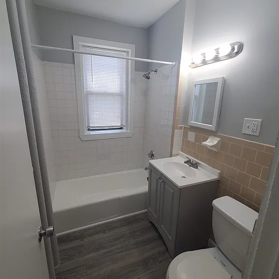 4 Abbotsford St #9 — Photo 10