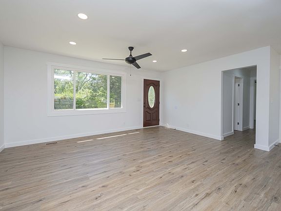 3rd image of 1807 Wren St