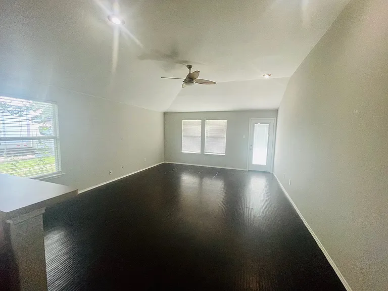 2701 Morningside Dr — Photo 3