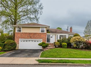 25 Hollywood Drive, Plainview, NY 11803