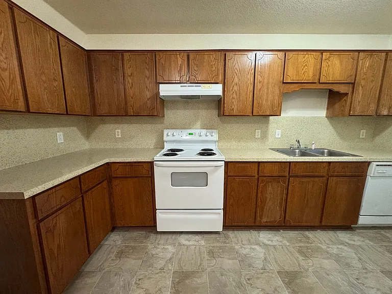1905 Monte Carlo Ln — Photo 10