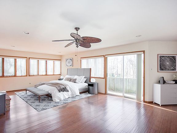 3rd image of 6 Hillcrest Dr